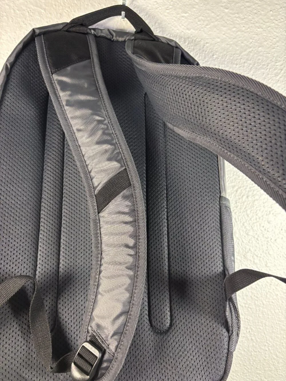 Dell Urban 15 Backpack Adjustable Shoulder Strap Air Mesh Padded Gray 97X4